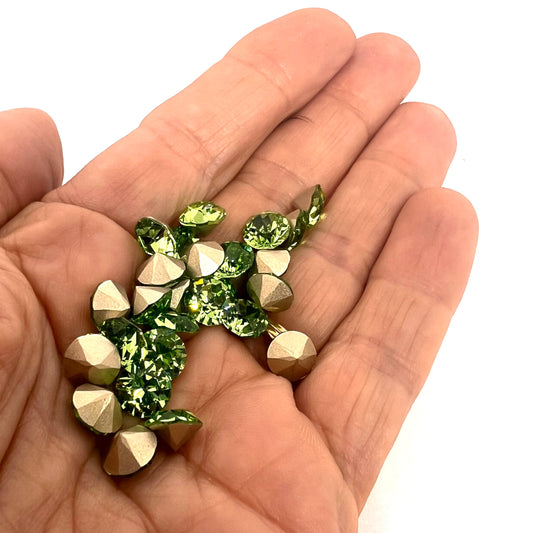 Aurora Pointy Back Chaton (C1028) SS39 – 8mm – Peridot – Pack of 2