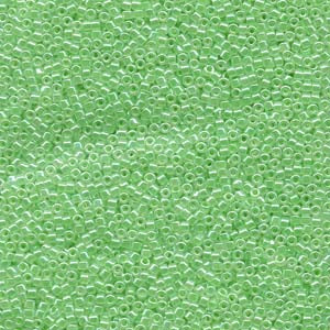 11/0 – Miyuki Delica - 5g Bag – Lined Crystal Light Green – DB0237