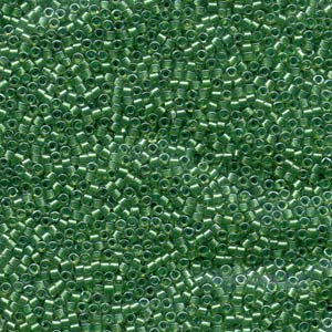 11/0 – Miyuki Delica - 5g – Sparkling Lt Green Lined Chartreuse – DB0916