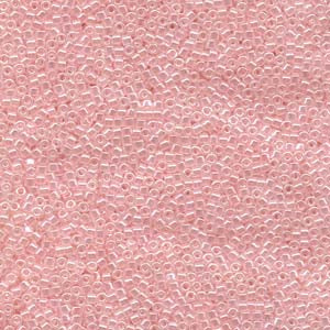11/0 – Miyuki Delica - 5g Bag – Lined Crystal Pale Salmon – DB0234